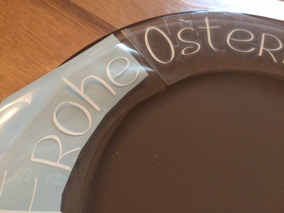 Schrift am Pfad ausrichten, Teller beplotten, Oster Ideen, DIY Ostern