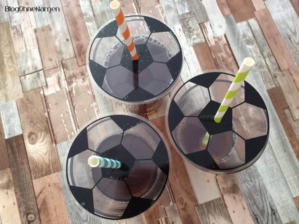 Kreativ mit Vinyl: Bierdeckel in schön. Insektenschutz für Gläser,Desserts, Schalen und andere offene Behälter. Kann man auch super als Untersetzer benutzen.