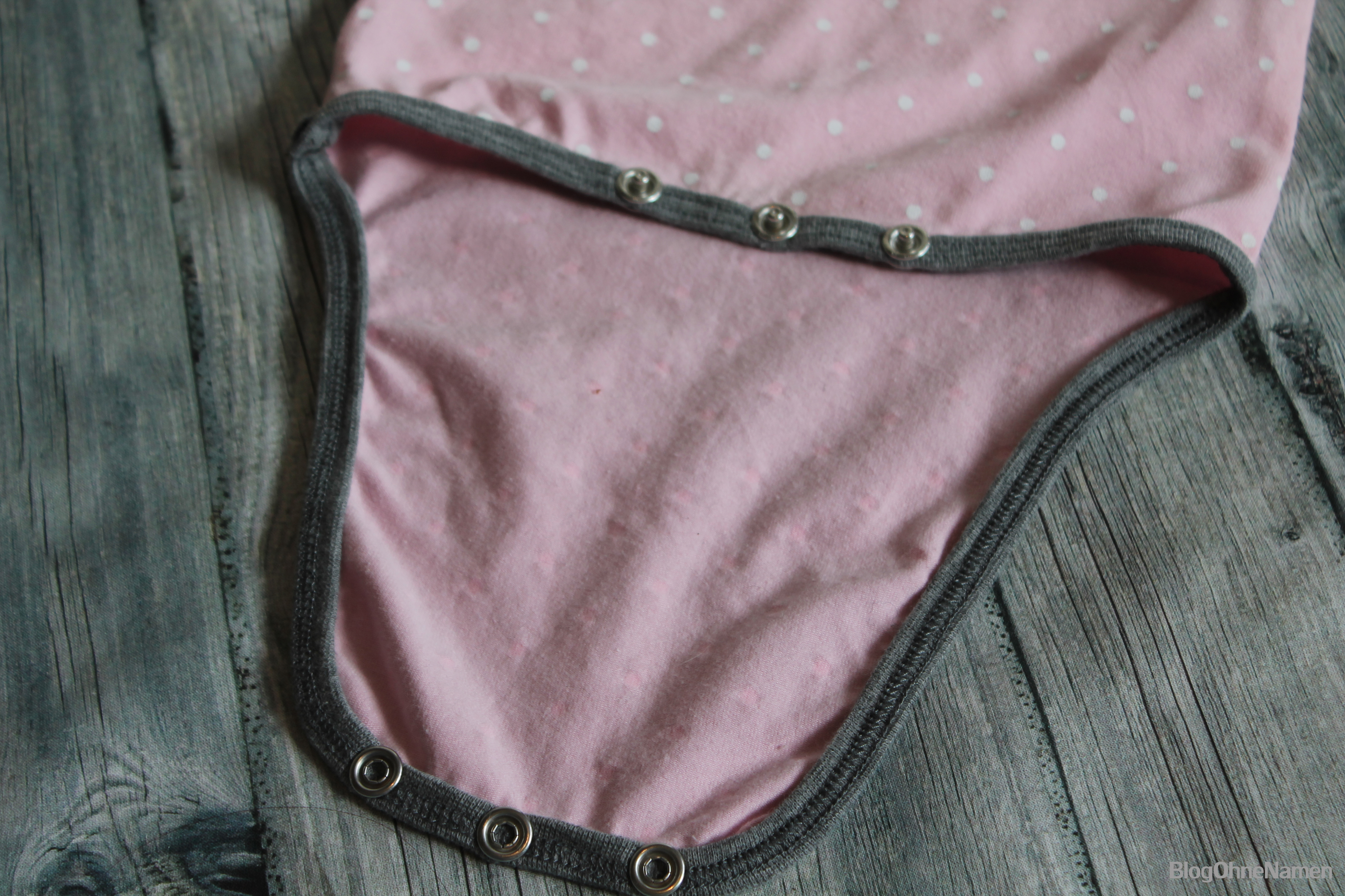 Baby Body für ein Mädchen nähen, Bandeinfasser, Bügelbild Neugeborenes