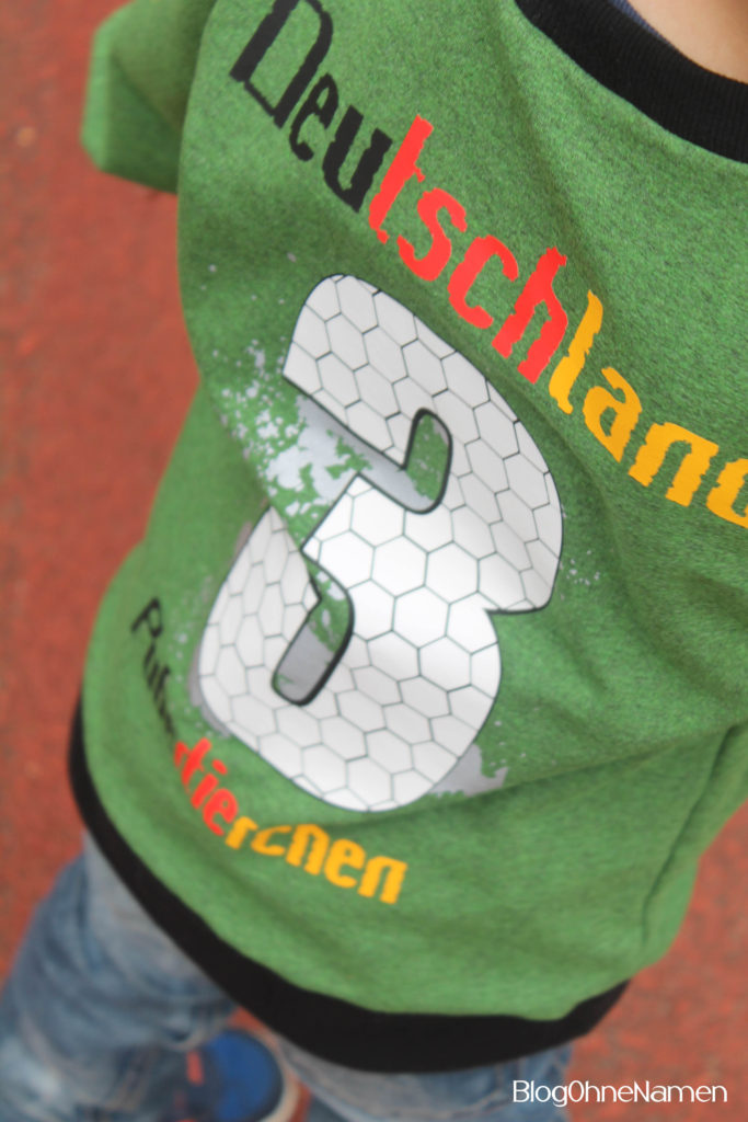 Unser Fußball Pullover zur Europameisterschaft 2016. ♥ Mit dem Plotter gestaltet.