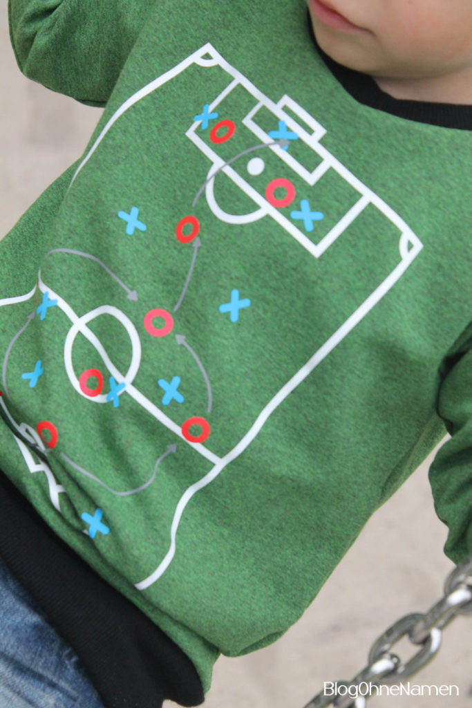 Unser Fußball Pullover zur Europameisterschaft 2016. ♥ Mit dem Plotter gestaltet.