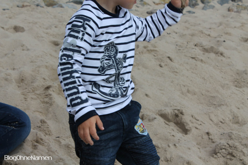 Maritimes T-Shirt für einen Jungen. Beplottet mit Bügelflex und reflektierender Flexfolie.