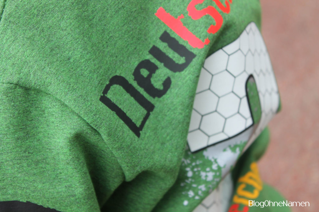 Unser Fußball Pullover zur Europameisterschaft 2016. ♥ Mit dem Plotter gestaltet.