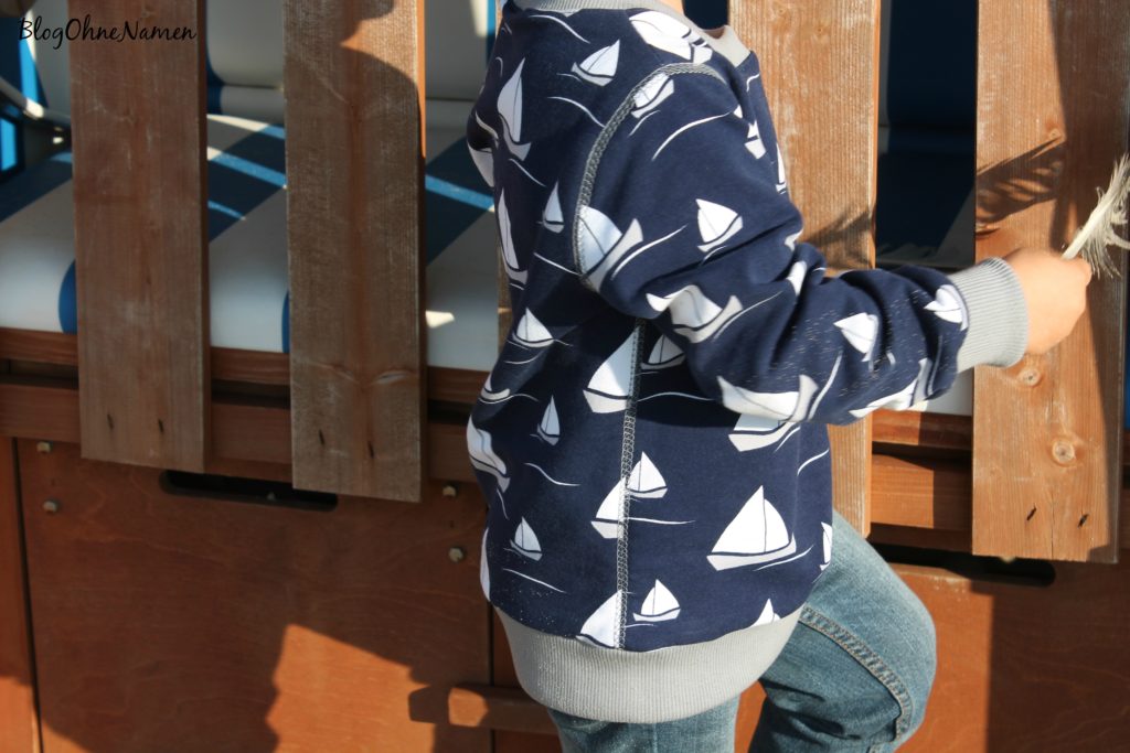 covernaht-an-der-seite-eines-pullovers