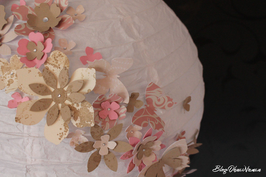 diy-papierlampe-mit-stempeln-und-stanzteilen-aus-papier-dekorieren-1
