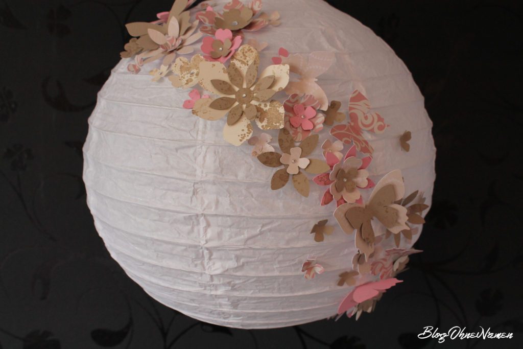 diy-papierlampe-mit-stempeln-und-stanzteilen-aus-papier-dekorieren-5